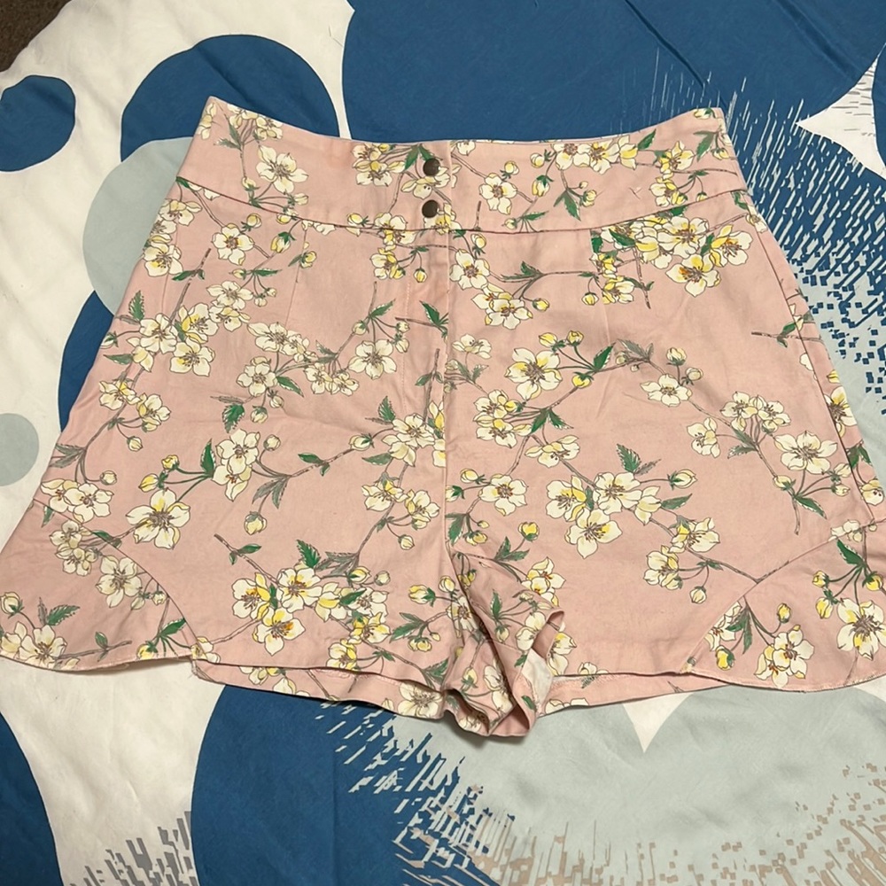 Express Extreme High Rise Pink Floral Ruffle Short - Size 8